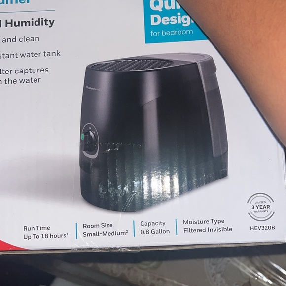 Quiet Comfort Cool Moisture Humidifier, HEV320B - Picture 5 of 5